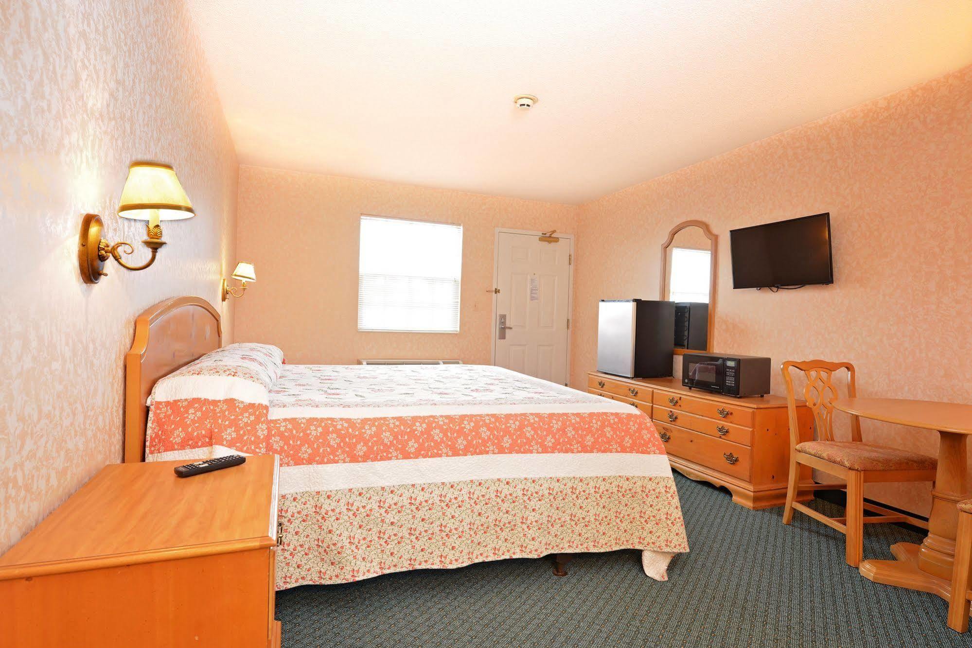 Ourguest Inn & Suites Downtown Port Clinton Exteriör bild