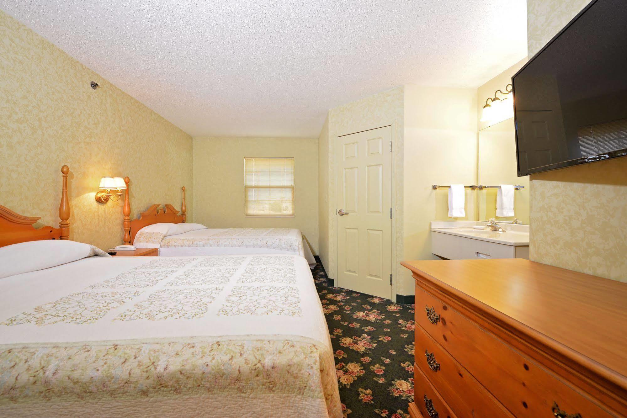 Ourguest Inn & Suites Downtown Port Clinton Exteriör bild