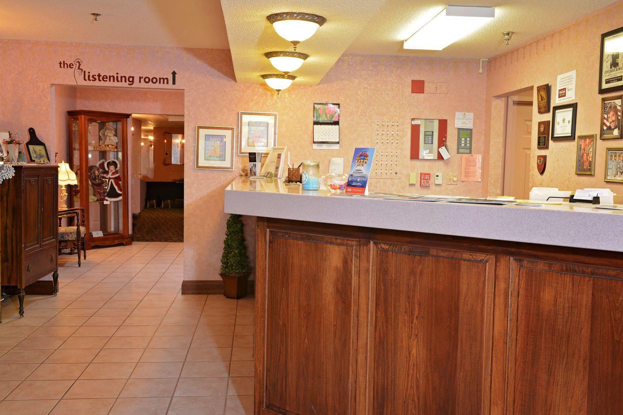 Ourguest Inn & Suites Downtown Port Clinton Exteriör bild