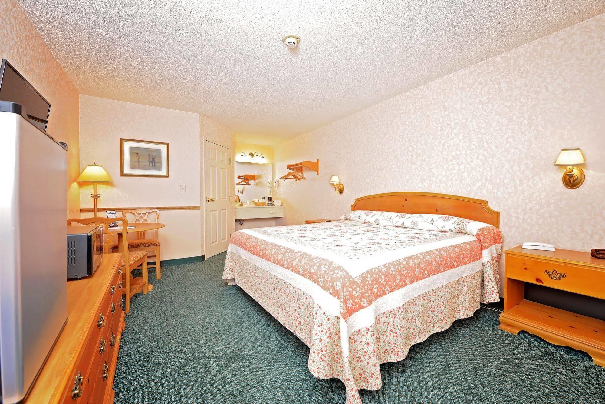 Ourguest Inn & Suites Downtown Port Clinton Exteriör bild