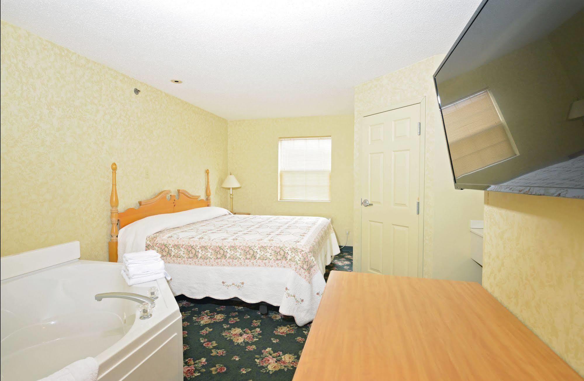 Ourguest Inn & Suites Downtown Port Clinton Exteriör bild