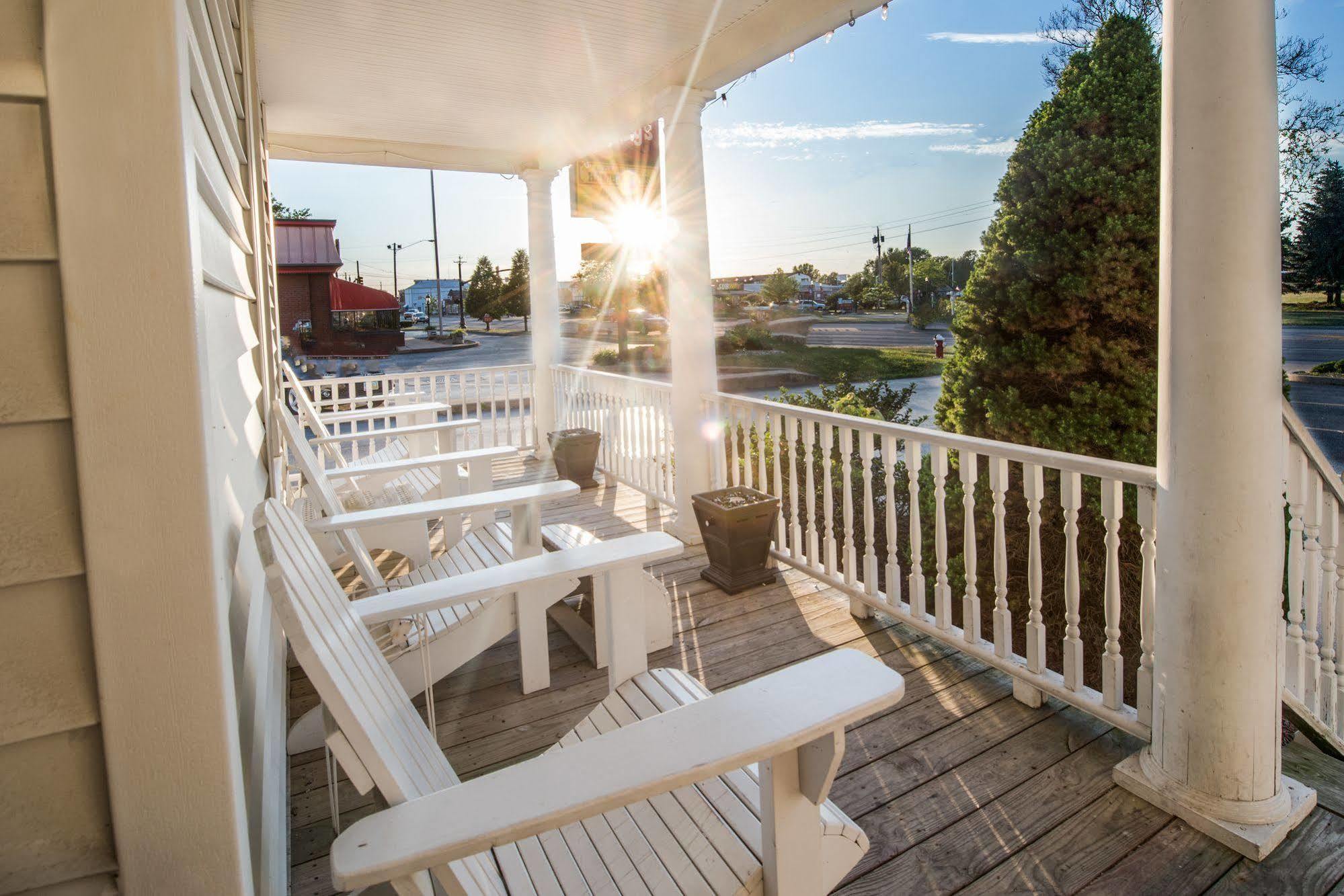 Ourguest Inn & Suites Downtown Port Clinton Exteriör bild