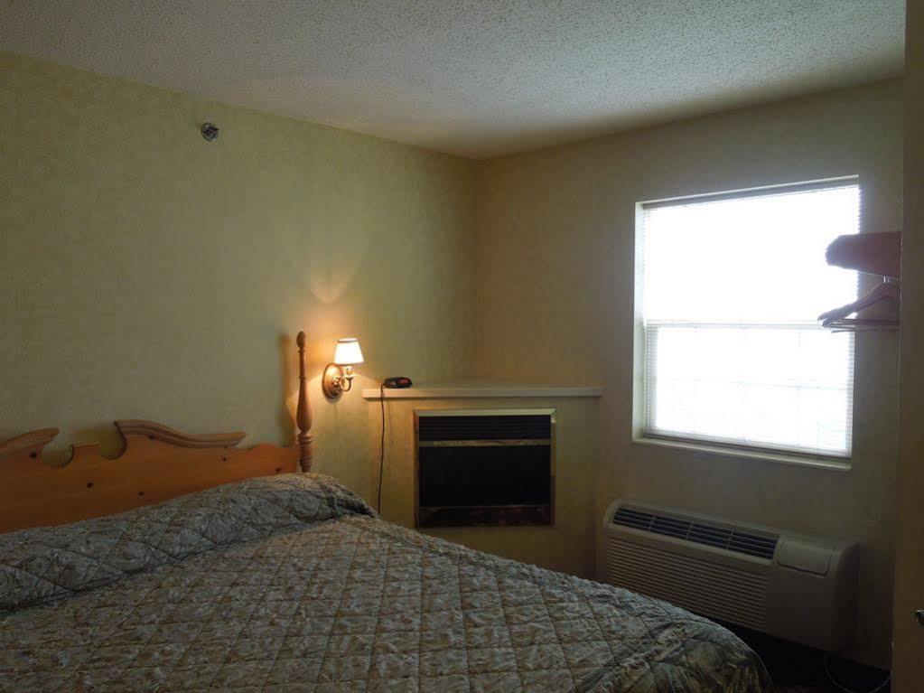 Ourguest Inn & Suites Downtown Port Clinton Exteriör bild