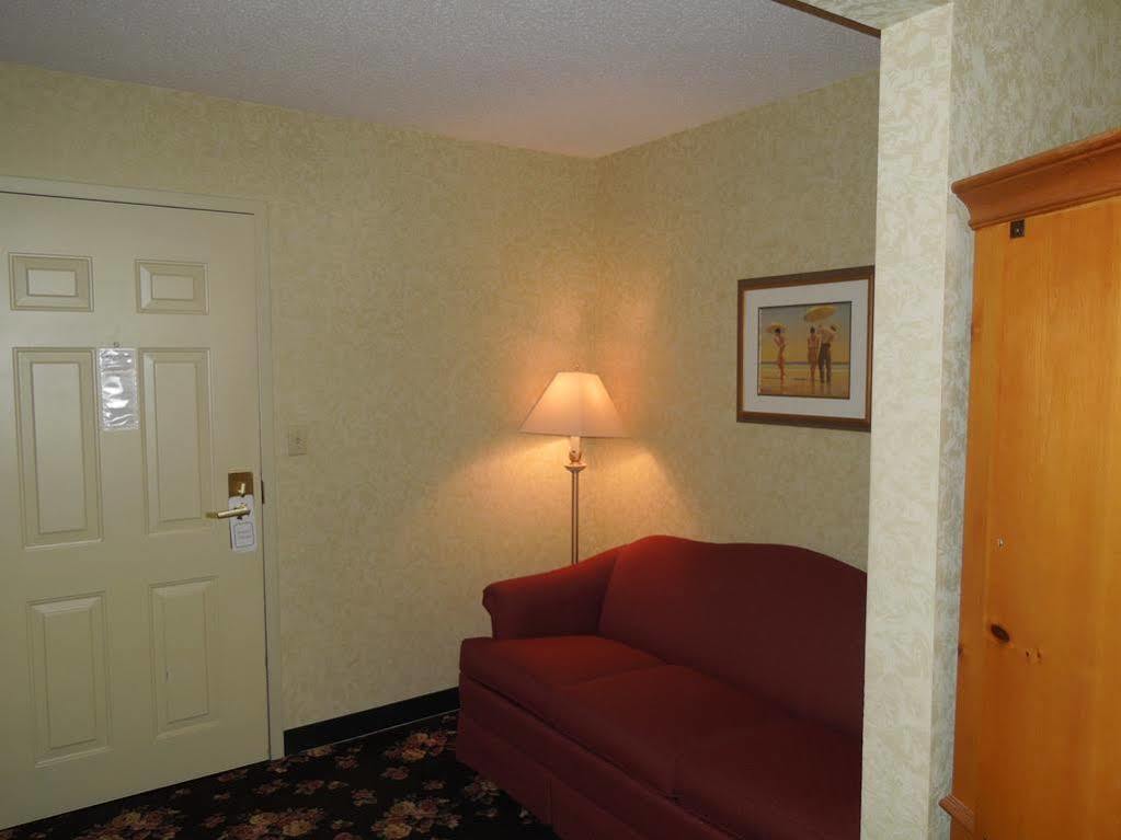 Ourguest Inn & Suites Downtown Port Clinton Exteriör bild